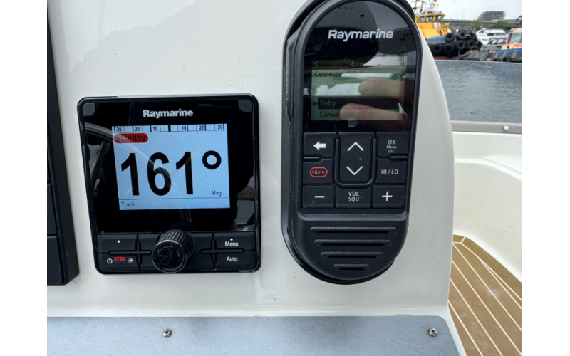 Raymarine Autopilot & VHF - SBT